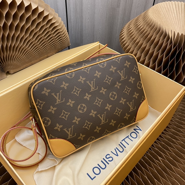 ルイヴィトンバッグ背面デザイン